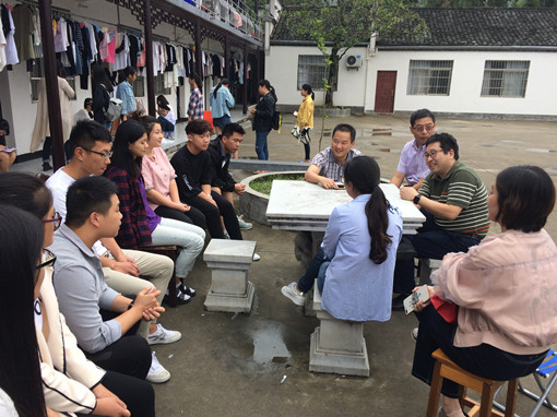 院领导看望学生2017-09-21 145244_副本.jpg 院领导看望学生2017-09-21 145244_副本.jpg