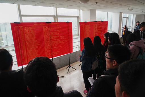 招聘会0_副本.jpg 招聘会0_副本.jpg