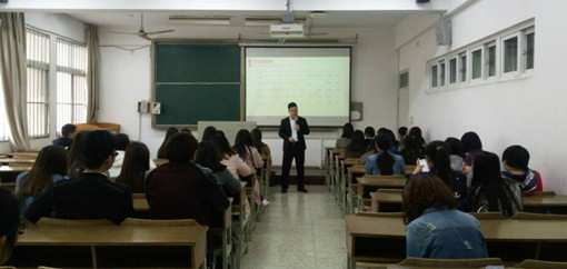 银行讲座现场_副本.jpg 银行讲座现场_副本.jpg