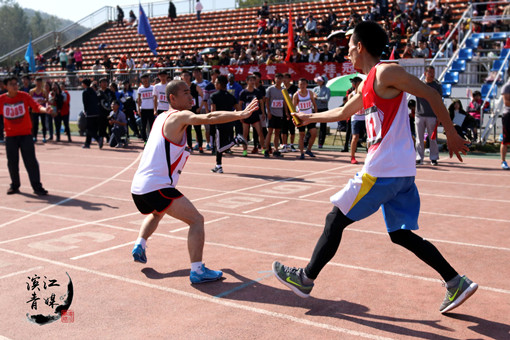 运动会接力比赛_副本.jpg
