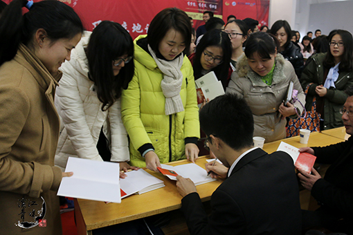 热情的观众.JPG 热情的观众.JPG