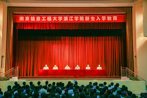 主席台_副本.jpg 主席台_副本.jpg