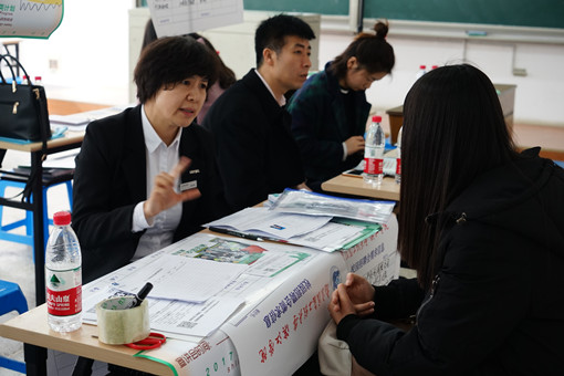 招聘会_副本.jpg 招聘会_副本.jpg