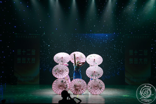 舞蹈语院《丽人 行韵》_副本.jpg